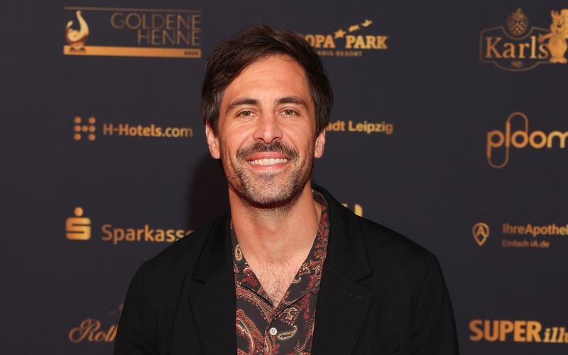 Am 26. September veröffentlicht Max Giesinger sein neues Studioalbum "Glück auf den Straßen". Seit Jahren gehört der Sänger zu den populärsten Vertretern im Deutsch-Pop. Doch wie gut kennen Sie sich mit seinen Texten aus? Und können Sie ein Lied eines Mark Forster von dem eines Tim Bendzko oder eines Johannes Oerding nur anhand der Lyrics unterscheiden? Stellen Sie Ihr Wissen in unserem Song-Quiz auf den Prüfstand!