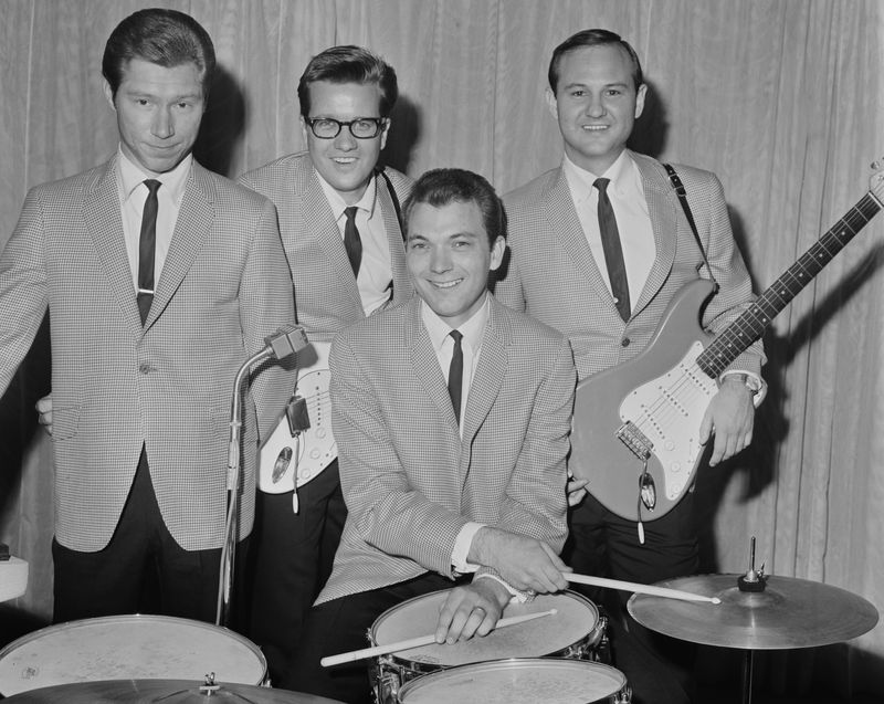 Nach dem Tod von Buddy Holly wurde Sonny Curtis (rechts) der neue Frontmann von dessen Band The Crickets.