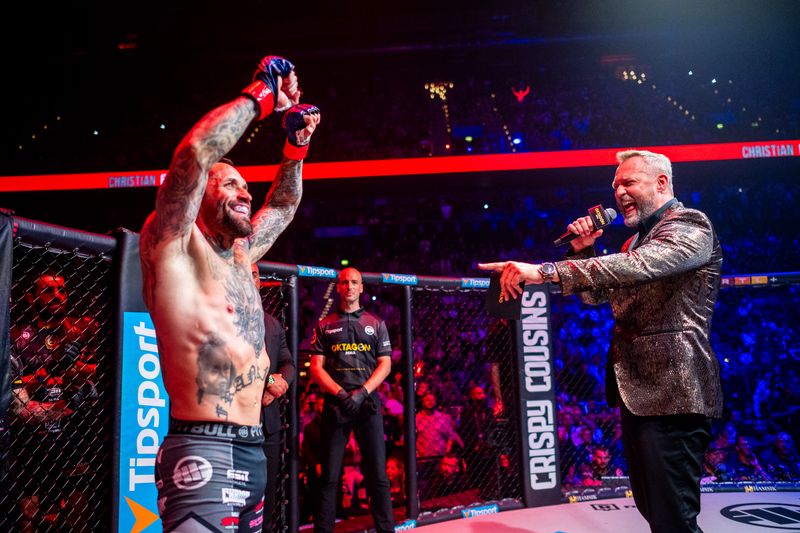 Christian Eckerlin (links), bekanntester deutscher MMA-Kämpfer, bestreitet den Hauptkampf am Samstagabend in Köln.