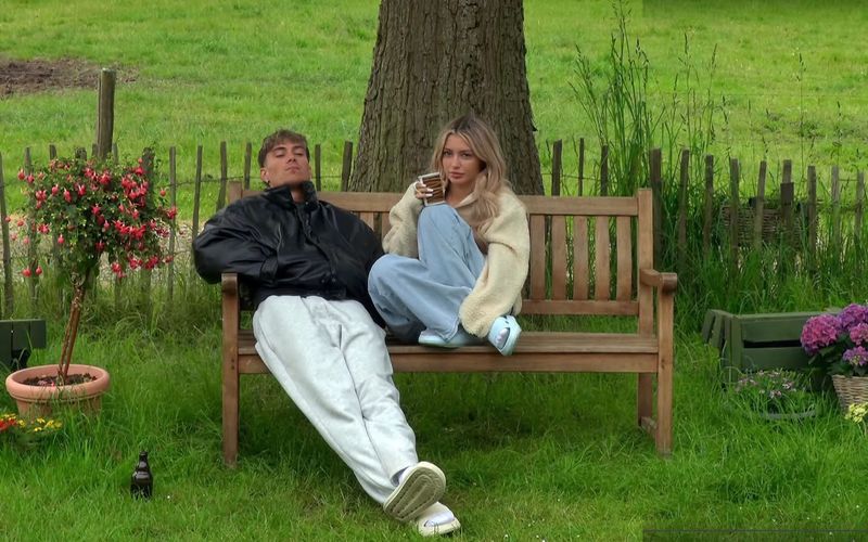 Verstehen die Welt nicht mehr: Ryan und Lina sind plötzlich Außenseiter.