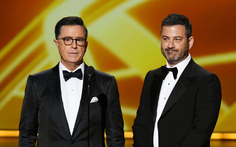 Stephen Colbert (links) freut sich über die Rückkehr der Sendung seines Freundes Jimmy Kimmel.