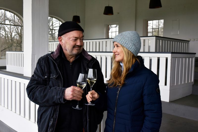 100 Fälle und 30 Jahre Dienst für Otto Garber (Florian Martens): Darauf stößt der "Ein starkes Team"-Kommissar mit Kollegin Linett Wachow (Stefanie Stappenbeck) an.