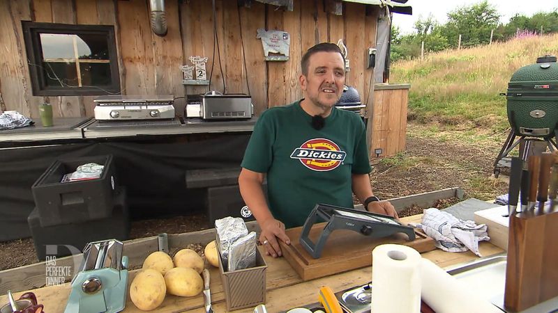 Auf seiner Grill-Ranch hat Stephan genug Platz für verschiedenste Grills und weitere Geräte.
