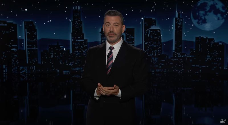 Am Dienstagabend meldete sich US-Moderator Jimmy Kimmel mit ungewohnt emotionalen Worten nach seiner Suspendierung zurück.
