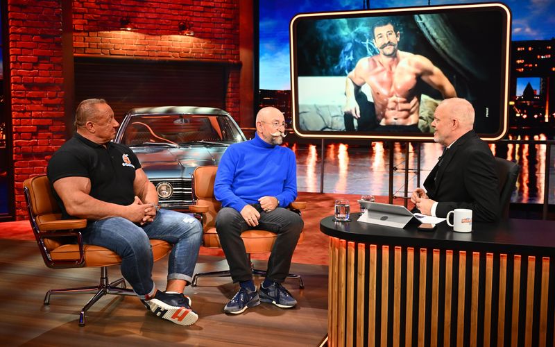 "Bares für Rares"-Moderator Horst Lichter (Mitte, mit Markus Rühl) hat bei Stefan Raab (rechts) über seine Bodybuilder-Vergangenheit gesprochen.