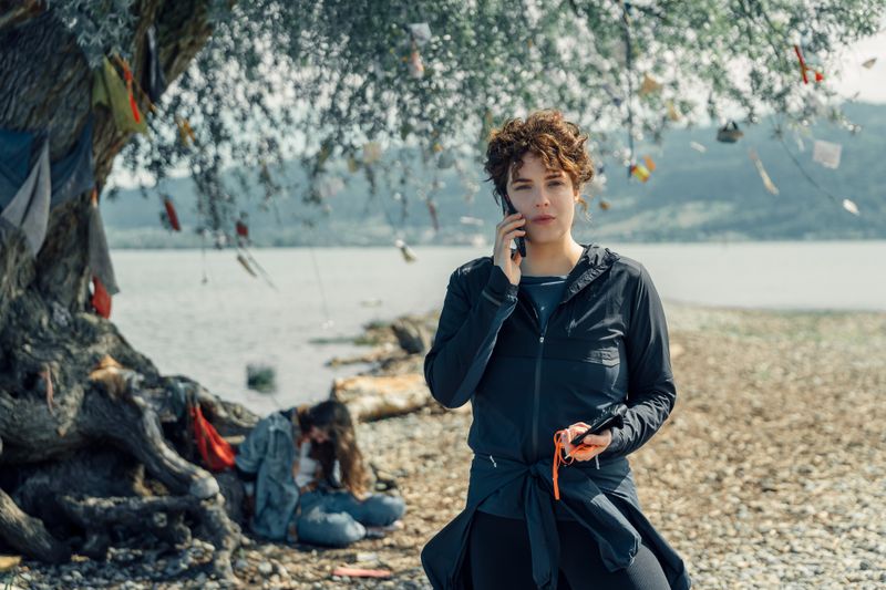 Mara Eisler (Anna Werner Friedmann) findet noch vor ihrem offiziellen Dienstantritt eine Leiche am Ufer des Bodensees.