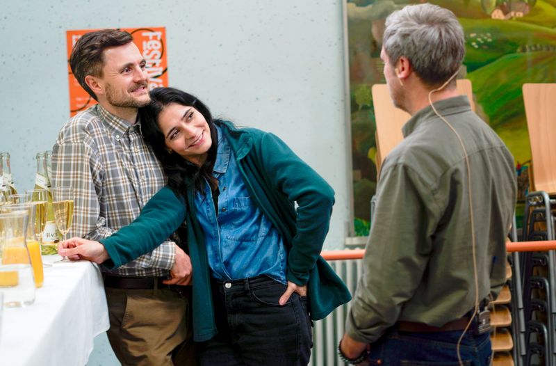 Herr Stimpel (Phil Laude) und Sahra (Pegah Ferydoni) unterrichten auch in der dritten Staffel von "Almania" die Schüler der Cem-Özdemir-Gesamtschule in Stuttgart.