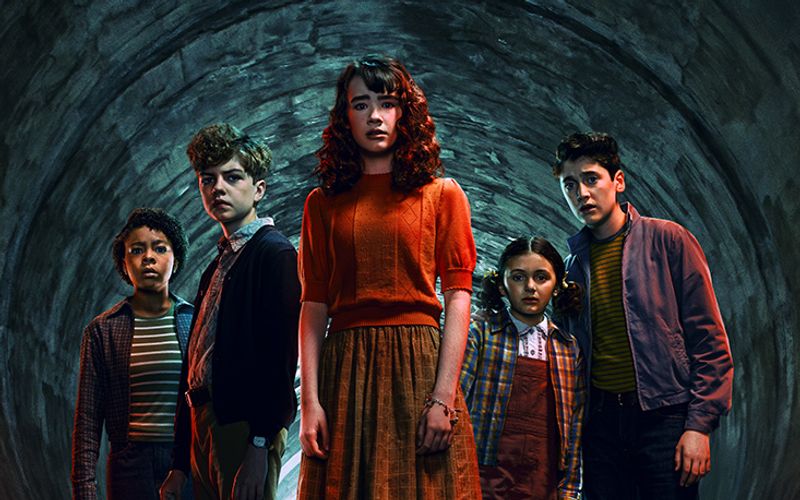Eine Gruppe von Freunden steht im Mittelpunkt der neuen Serie "Es: Welcome To Derry". Sie erwartet nichts weniger als das Grauen.