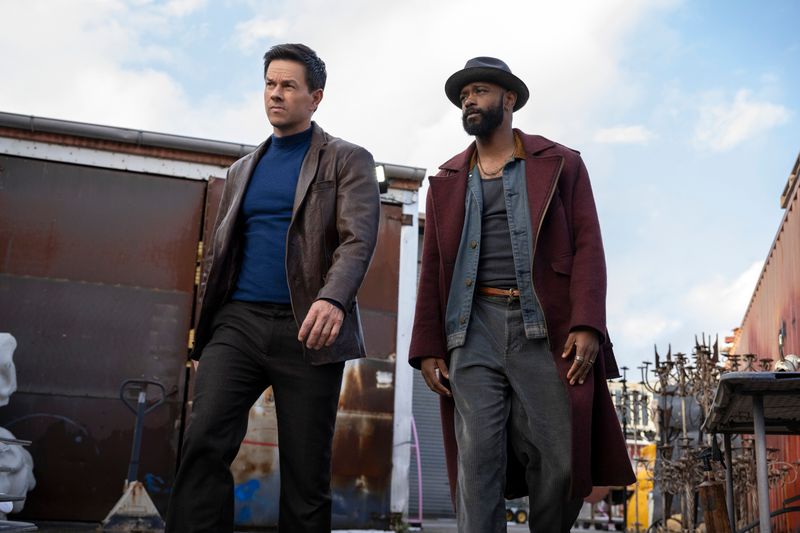 Meisterdieb Parker (Mark Wahlberg, links) steht im Heist-Thriller "Play Dirty" (ab 1. Oktober, Prime Video) vor seinem größten Coup. Doch mit einem haben er und seine Mitstreiter Grofield (LaKeith Stanfield) und Zen (Rosa Salazar) nicht gerechnet: Plötzlich mischt die New Yorker Mafia mit - und die Diebestruppe muss um ihr Leben fürchten.