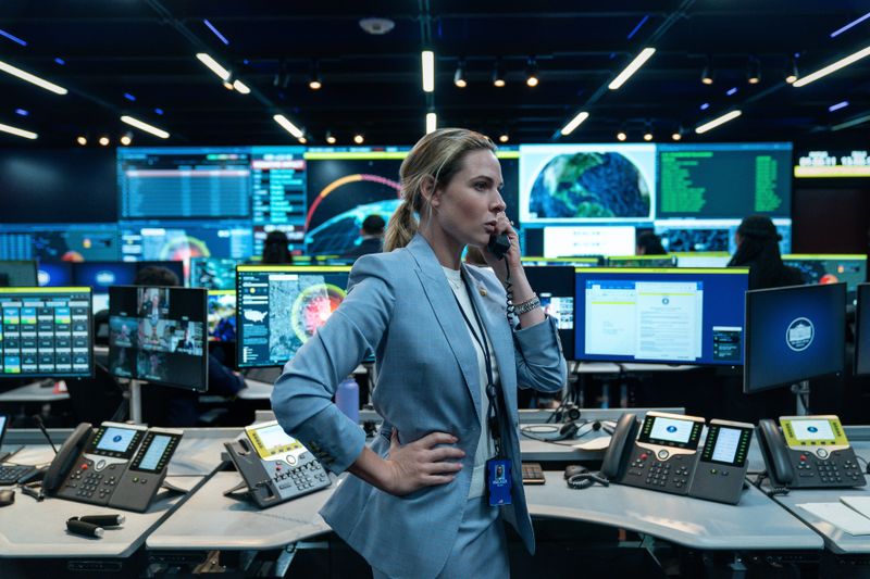 Als eine Atomrakete unbekannten Ursprungs Kurs auf die USA nimmt, beginnt ein Wettlauf gegen die Zeit - nicht nur für Kommunikations-Expertin Captain Olivia Walker (Rebecca Ferguson).