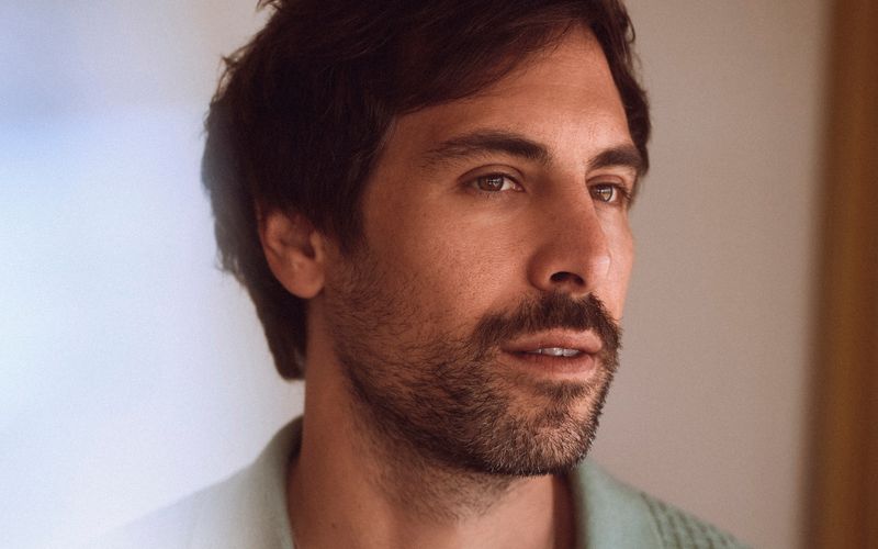 Wohin geht's für Max Giesinger mit dem Album "Glück auf den Straßen"? Nicht so wichtig. Hauptsache unterwegs sein und zwischendurch die Aussicht genießen.