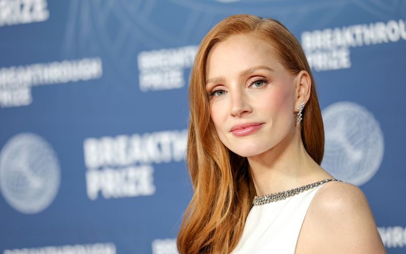 Jessica Chastain hat Apple TV+ für die Verschiebung von "The Savant" kritisiert.
