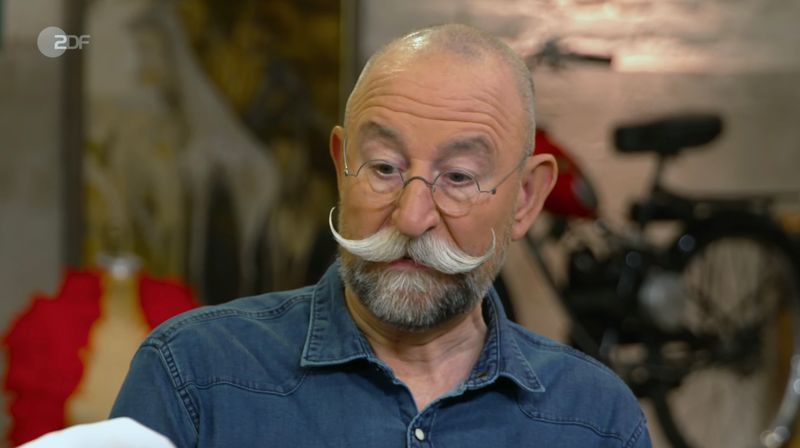 Horst Lichter wirkte in der Montagsausgabe der ZDF-Trödelshow "Bares für Rares" verwirrt, als ihn der Experte mit dem kuriosen Op-Art-Objekt konfrontierte. 
