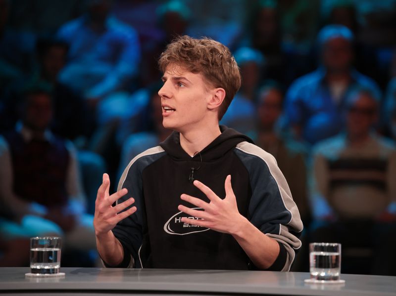 Podcaster Levi Penell forderte bei "Hart aber fair" bewusst provokant ein "Social-Media-Verbot ab 60".