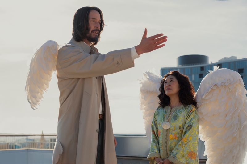 Das dürfte die ungewöhnlichste Rolle in der Karriere von Keanu Reeves sein. Nachdem er mit Action-Klassikern wie "Speed" und "Matrix" Kinogeschichte geschrieben hat und es in anderen Filmen mal mit jenseitigem, mal mit diesseitigem Bösen zu tun bekam, spielt er nun in "Good Fortune" (Bild, ab 16. Oktober im Kino) einen Engel. Ausgerechnet. Damit befindet sich Reeves aber in guter Gesellschaft, denn schon manch andere Schauspielerinnen und  Schauspieler waren als Engel in göttlicher Mission unterwegs.