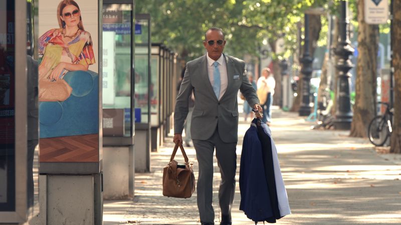 Der Uhrenhändler Christof Maybach ist jährlich 50.000 Kilometer unterwegs, um seine selbstgebauten Luxusuhren zu verkaufen.