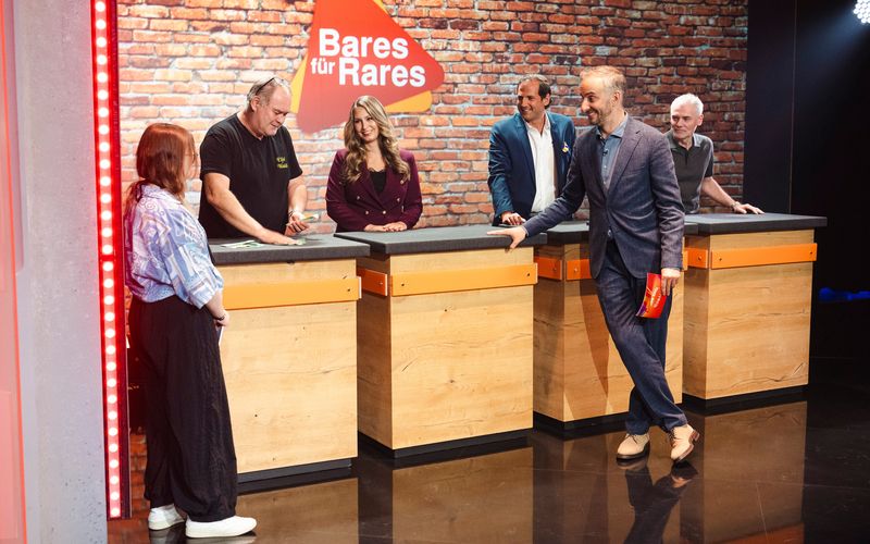Gute Quoten: Jan Böhmermann (zweiter von rechts) moderierte am Mittwochabend die Show "Lass dich überwachen!" im ZDF.