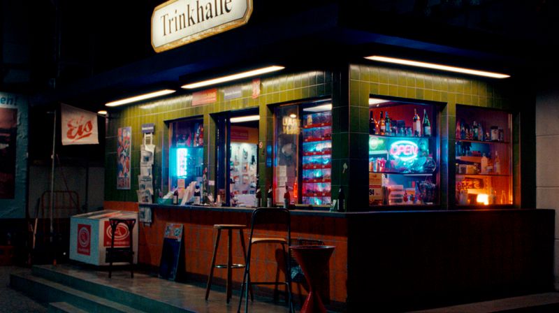 Hajos Kiosk in einer unspektakulären Gegend Frankfurts bildet das Zentrum der ziemlich überdrehten, mit höchster Gagdichte ausgestatteten HR-Komödie "Theken-Cowboys".