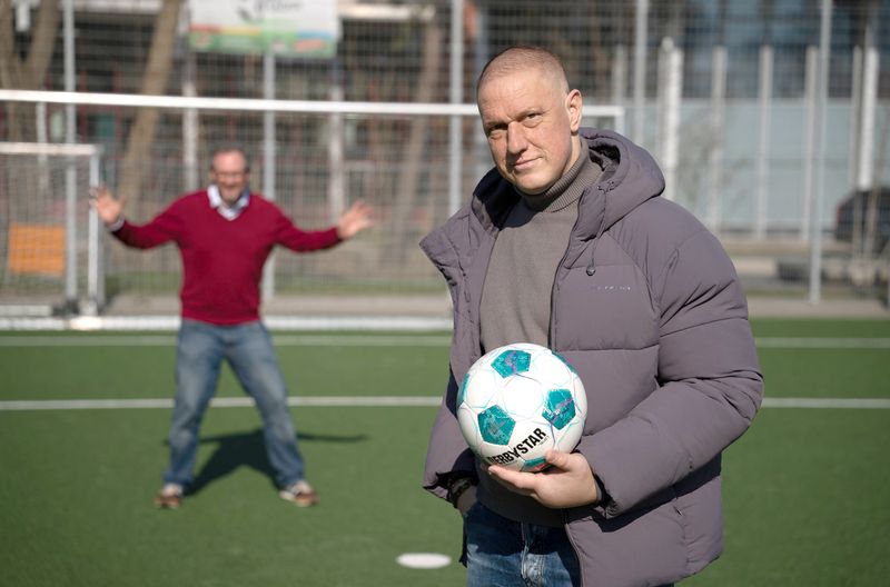 Der Ex-Bundesliga-Star Ivan Klasnić hat mit frei verfügbaren Schmerzmitteln keine guten Erfahrungen gemacht. In der ARD-Doku "Hirschhausen und der Schmerz" erzählt er von seinem Schicksal.