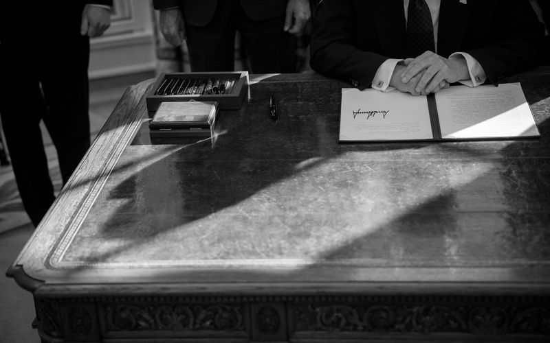 Die Dokumentation von Michael Kirk beleuchtet zentrale Momente der Amtszeiten Donald Trumps, insbesondere seine Auseinandersetzungen mit der Justiz. 78 Erlasse, egal ob erlaubt oder nicht, unterzeichnete er am 21. Januar.