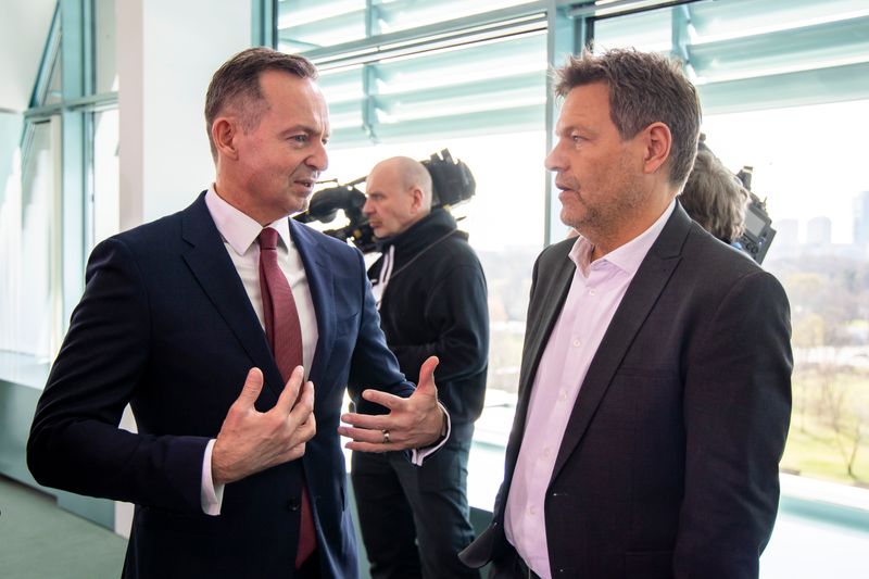 Die Ex-Politiker Volker Wissing und Robert Habeck ließen bei der Gesprächsrunde ihre Zusammenarbeit als Minister unter Bundeskanzler Scholz Revue passieren.