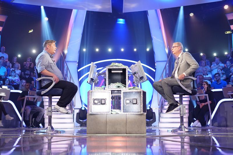 Bei Günther Jauch (rechts) räumte Sascha Korf 20.003,70 Euro ab.
