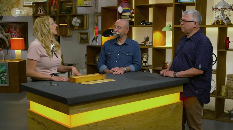 Frank (rechts) aus Oberhausen hatte selbst nie mit seinem Domino-Spiel gespielt. 