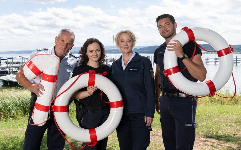 Die Bodensee-Cops haben in den neuen Folgen etwas zu feiern (von links): Tim Wilde als Paul Schott, Wendy Güntensperger als Julia Demmler, Floriane Daniel als Nele Fehrenbach und Max König als Jakob Frings.