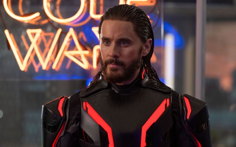 Jared Leto verkörpert in "Tron: Ares" ein KI-Wesen mit Identitätskrise.
