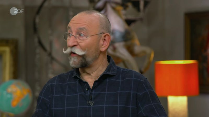 "Wow, wow, wow", staunte Horst Lichter und die passenden Sprüche zum Riesen-Schuhwerk sammelten sich schon in Gedanken. "Pass auf", rief er und sorgte für Aufmerksamkeit: "Wie groß muss da der Kater sein? Siebenmeilenstiefel - da lebt einer auf großem Fuß." Detlev Kümmel zählte mit und wartete auf "noch zwei". Doch Lichters Sprüchevorrat war leer ...