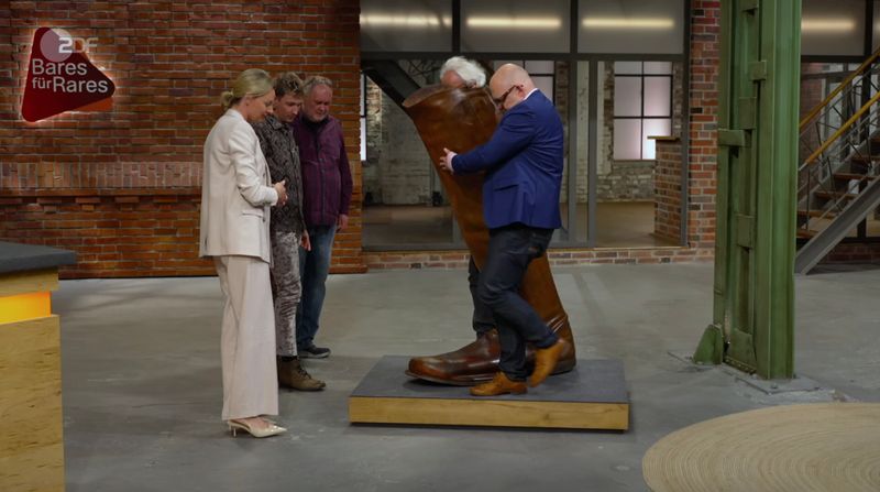 "Alter Schwede, ist das ein Prügel", raunte Walter Lehnertz, als er den Lederstiefel genauer unter die Lupe nahm. 