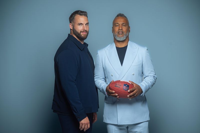 Björn Werner (links) und Patrick Esume führen bei RTL an jedem Sonntag durch ein NFL-Spiel.