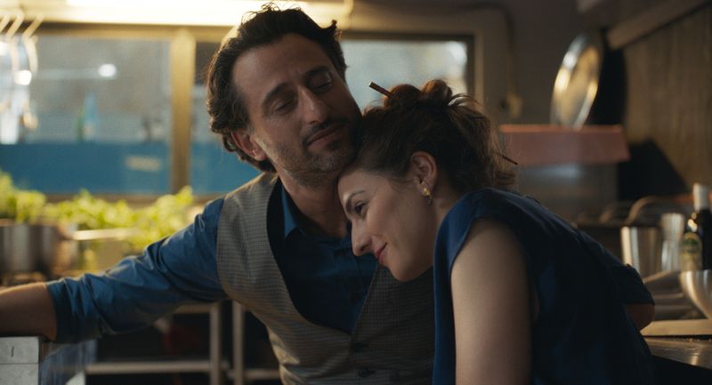 Ilyas (Serkan Kaya) und Yasemin (Seyneb Saleh) genießen den Moment, denn Yasemin hat gerade ihr Café eröffnet.