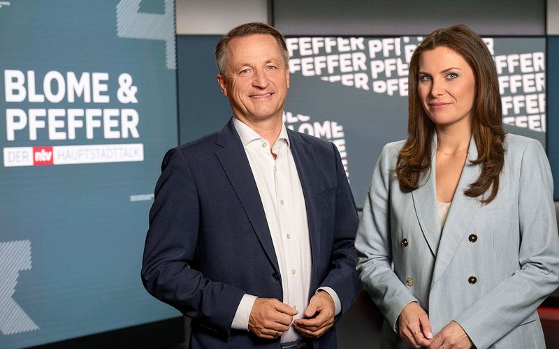 RTL/ntv-Politikchef Nikolaus Blome und Hauptstadtkorrespondentin Clara Pfeffer sprechen ab 13. Oktober jeden zweiten Montag mit zwei politisxhen Gästen 40 Minuten lang über vier Themen. Das Besondere an "Blome & Pfeffer - Der ntv Hauptstadt-Talk" soll die ehrliche "Küchentisch"-Atmosphäre sein.