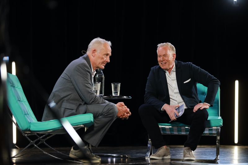 Johannes B. Kerner (rechts) empfing Ex-Trainer Christian Streich zum Gespräch.