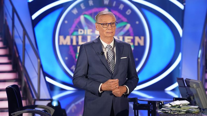 Nachdem ein Zusatzjoker aus dem Publikum, dem Kandidaten zur richtigen Antwort verholfen hatte, musste Günther Jauch ein Geständnis ablegen.