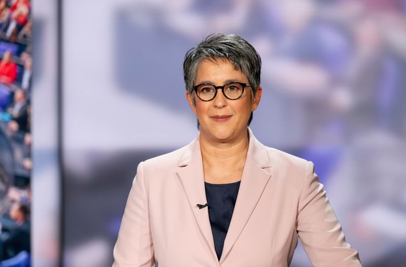Shakuntala Banerjee moderiert das feierliche Gelöbnis der Bundeswehr im ZDF.