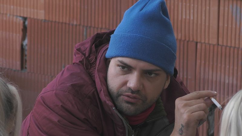 Im Gespräch mit seinen Mitbewohnerinnen und Mitbewohner packt Jimi Blue Ochsenknecht über seine Vergangenheit und die Beziehung zu Tochter Snow aus.