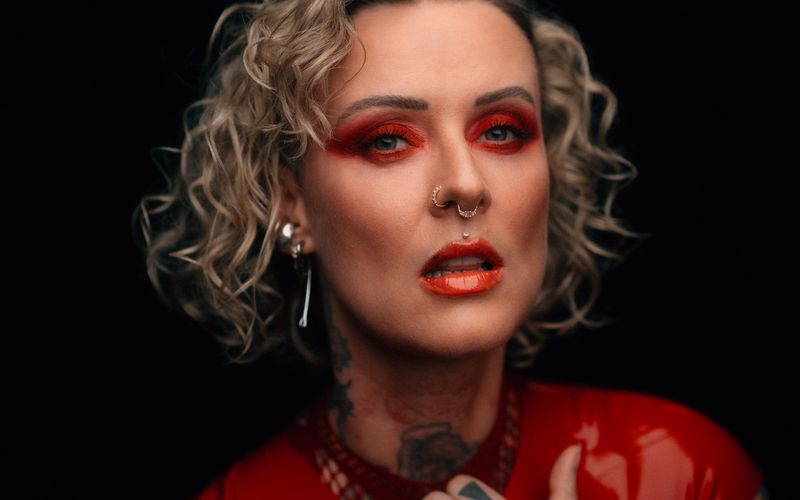 Eine wütende Frau: Jennifer Weist alias Yaenniver nennt ihr zweites Soloalbum "Angry Woman".
