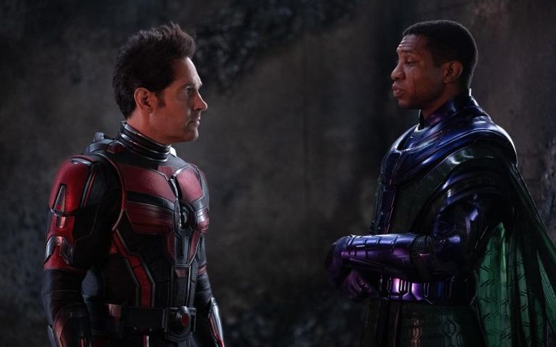 In "Ant-Man and The Wasp: Quantumania" treffen Ant-Man (Paul Rudd, links) und Co. auf den rachsüchtigen Kang (Jonathan Majors).