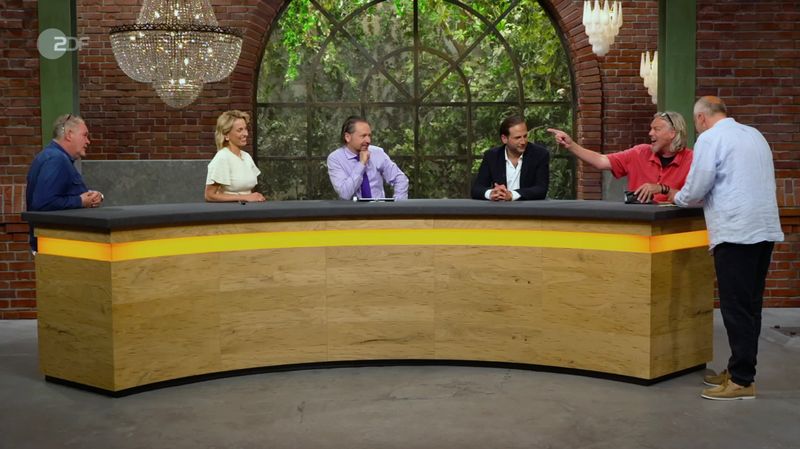 "Sehr gut, dann geht er nach Holland", freute sich van Katwijk, als er die Scheine für den Verkäufer zählte. "Und dazu noch einen 'Lucky Dollar'", fügte der Holländer hinzu. "Zwei - wenn, dann soll es weh tun", forderte aber Lehnertz und van Katwijk befolgte.