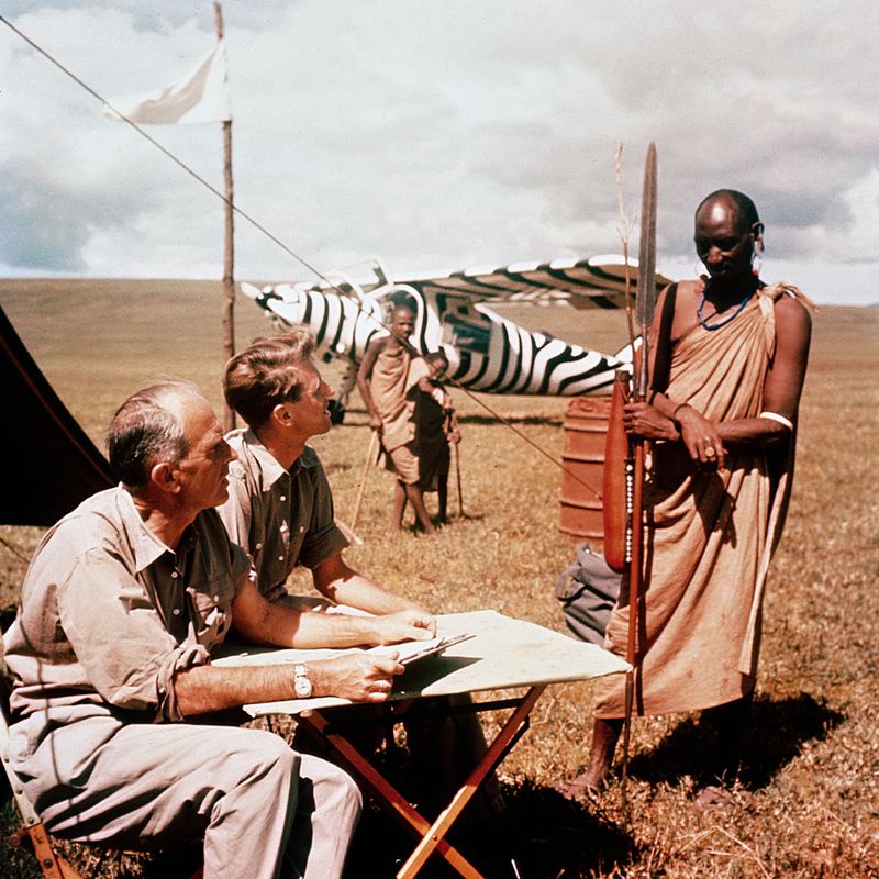 Bernhard Grzimek mit seinem später verunglückten Sohn bei den Dreharbeiten zu "Serengeti darf nicht sterben". Für den Tier- und Naturschutz nahm er die Vertreibung der Massai in Kauf.