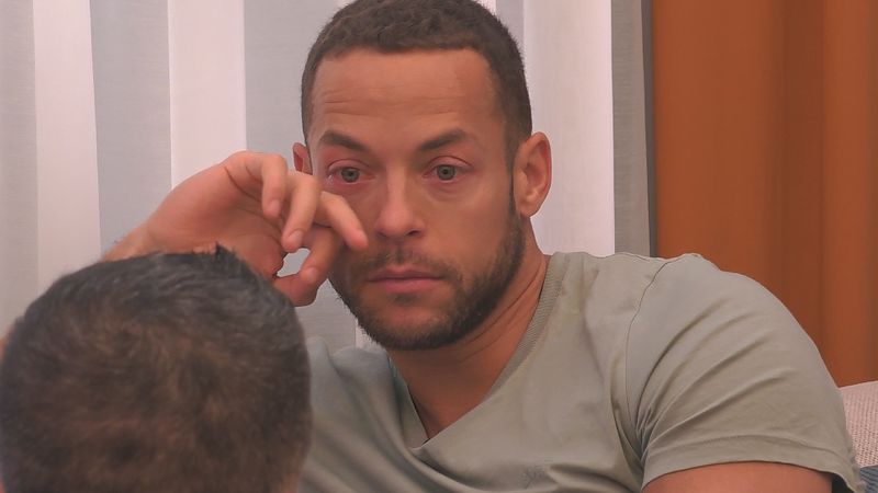 Als Andrej Mangold von seinem Vater erzählt, muss er immer wieder mit den Tränen kämpfen.