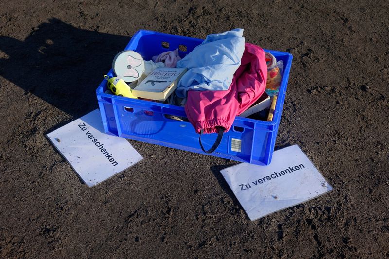 Eine Zu-verschenken-Kiste ist gut gemeint, kann aber womöglich ein Bußgeld nach sich ziehen.