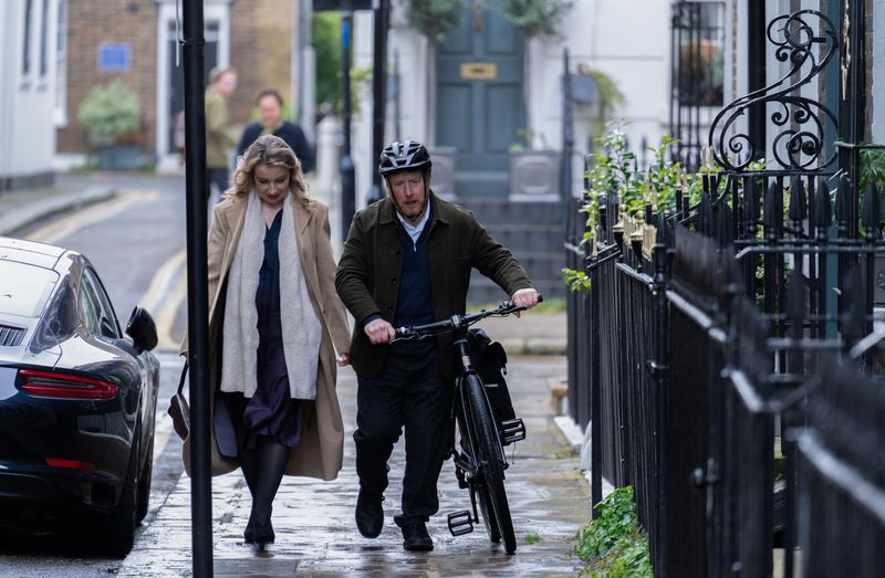 Chelsea Detective Max Arnold (Adrian Scarborough) und seine Exfrau Astrid (Anamaria Marinca) sind schon länger getrennt, doch besonders Astrid ist daran interessiert, ihrer Beziehung noch eine Chance zu geben. Sie überredet Max zu einer Paartherapie. 