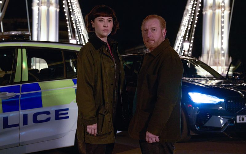 DI Max Arnold (Adrian Scarborough) und DS Layla Walsh (Vanessa Emme) ermitteln in vier neuen Fällen der Serie "The Chelsea Detective". Layla ist seit Staffel zwei an Max' Seite.