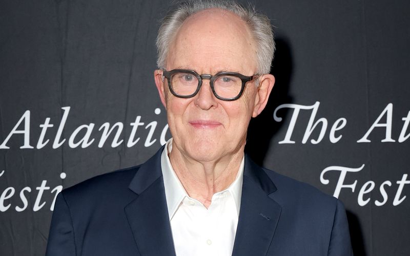 Kommt Ihnen dieser Mann bekannt vor? Wahrscheinlich schon, denn der Schauspieler, der am 19. Oktober seinen 80. Geburtstag feiert, wirkte seit den 70er-Jahren in zahlreichen Film- und Fernsehproduktionen mit. Ganz in die A-Riege Hollywoods konnte er jedoch nie aufsteigen. Weshalb viele sein Gesicht kennen, nicht aber seinen Namen. Mit diesem Schicksal steht er nicht alleine da. Die Galerie klärt nicht nur auf, sie würdigt auch die Helden aus Hollwoods zweiter Reihe.