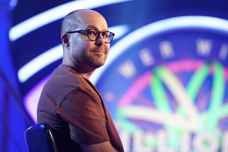 Dass der Zusatzjoker RTL als Kontrapunkt zum "Bildungsfernsehen" sah, kränkte Jauch. Doch der Joker sorgte dafür, dass Max Oehl 32.000 Euro erspielte.