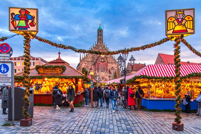Auf dem Nürnberger Christkindlesmarkt wird Jung und Alt allerhand geboten.