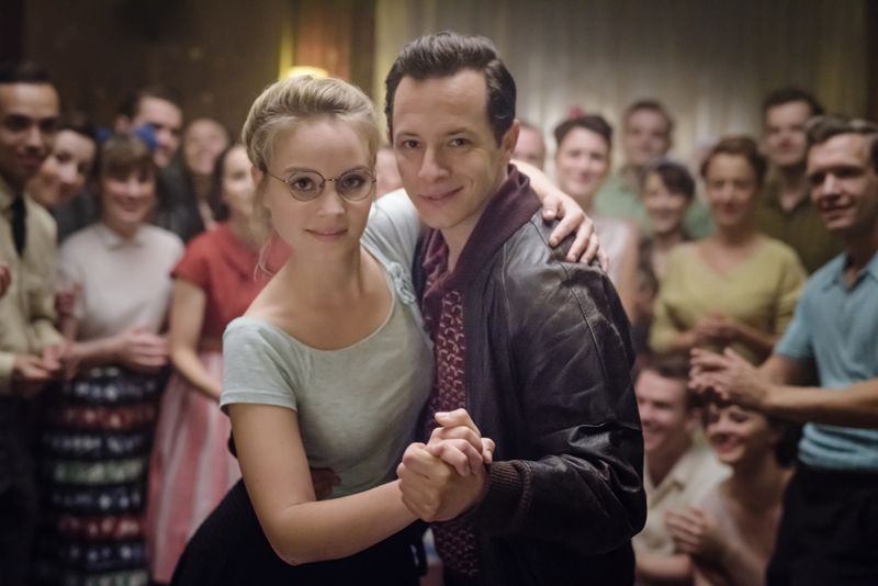 Trystan Pütter und Sonja Gerhard in "Ku'damm 56": In der vierten Staffel der ZDF-Serie ist der Schauspieler nicht mehr dabei.